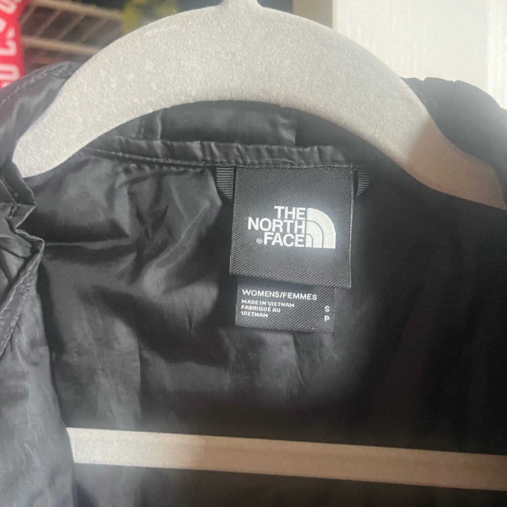 The North Face Women's Black ThermoBall quilted hooded parka - Picture 7 of 7